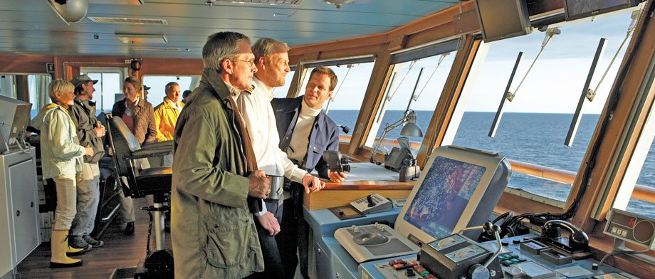 Interessante Einblicke ins Schiff dank offener Brücke an Bord der National Geographic Explorer