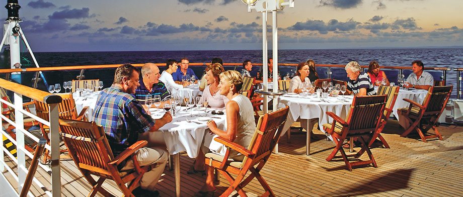 Restaurant auf dem Achterdeck an Bord der National Geographic Orion