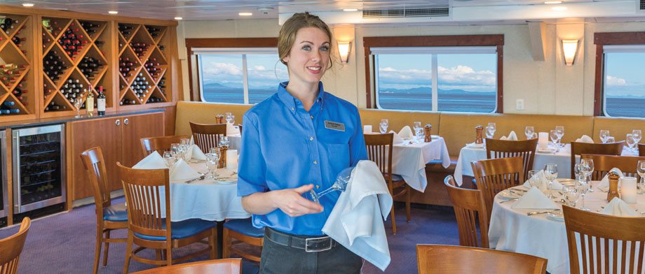 Restaurant an Bord der National Geographic Sea Lion