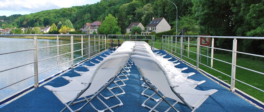 Sonnendeck der Raymonde mit Panoramablick