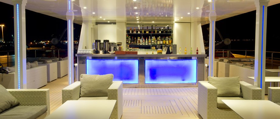 Elegante Open-Air-Bar: Variety Cruises