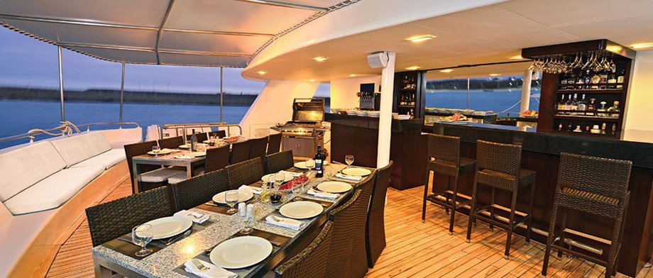 Dinner auf dem Achterdeck an Bord der Celebrity Xploration