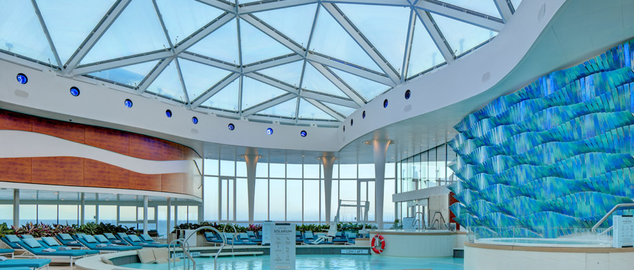 Solarium an Bord der Celebrity Ascent