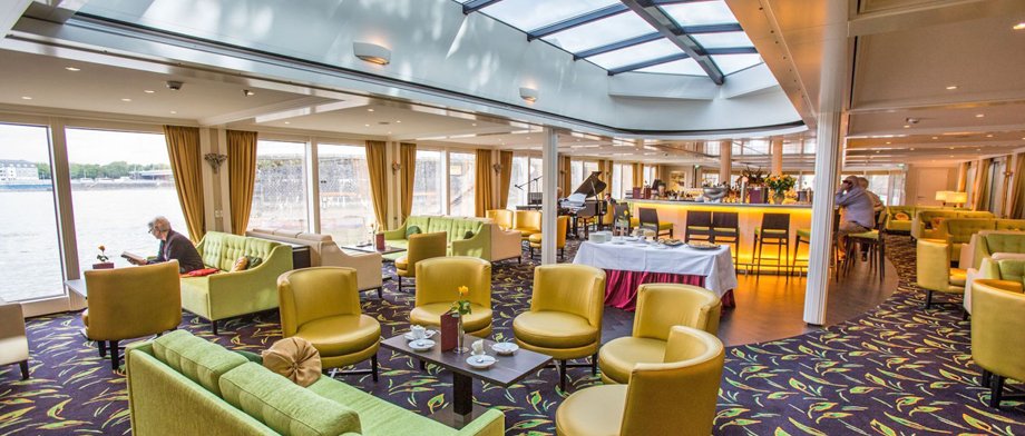 Vornehme Loungebar der Excellence Princess