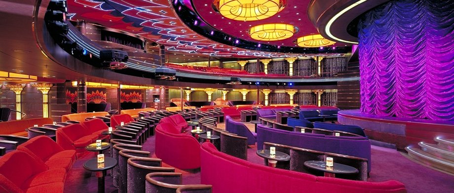 Kurzweilige Unterhaltung in der Show Lounge der MS Volendam