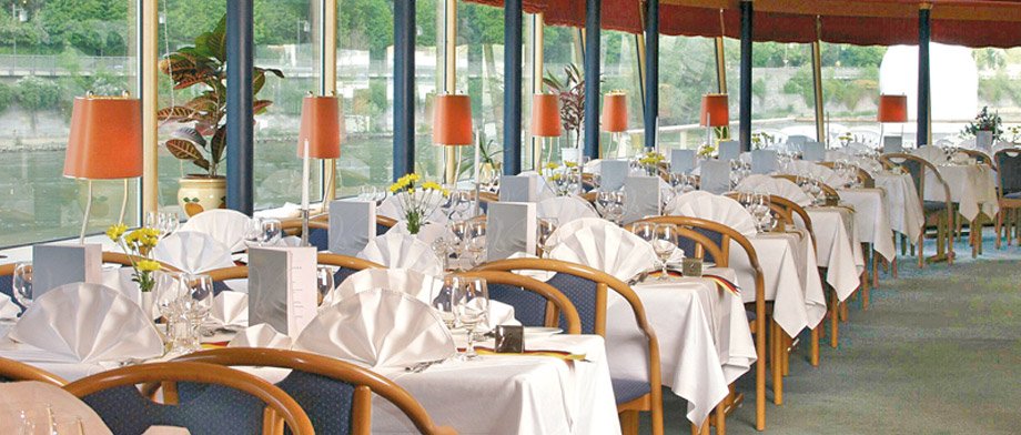 Restaurant der MS Primadonna mit Panoramablick