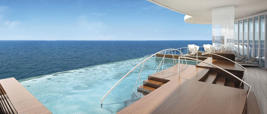 Sonnendeck mit Pool an Bord der Regent Seven Seas Explorer